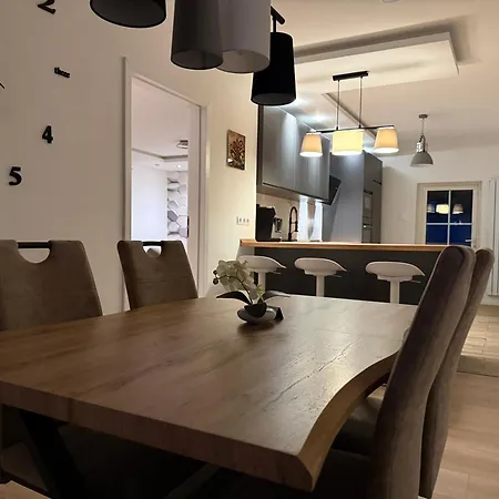 Haus Fuer 6 Personen Ausgestattet, Wifi , Netflix, Smart Tv Вилла Ноймюнстер