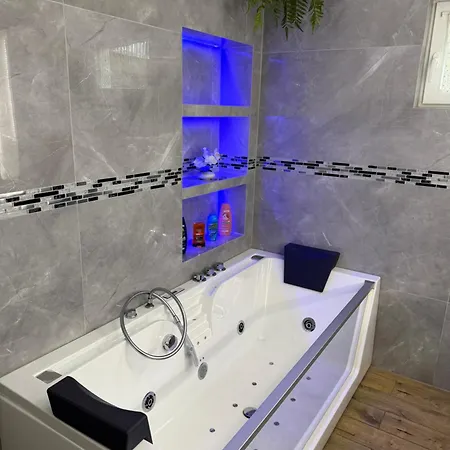 Вилла Haus Fuer 6 Personen Ausgestattet, Wifi , Netflix, Smart Tv Ноймюнстер